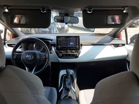 Used 2020 Toyota Corolla SE image 2