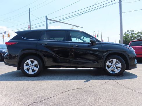 Used 2020 Toyota Highlander LE AWD/4WD image 6