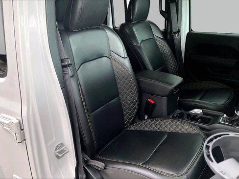 Used 2021 Jeep Wrangler Unlimited Sahara AWD/4WD image 9