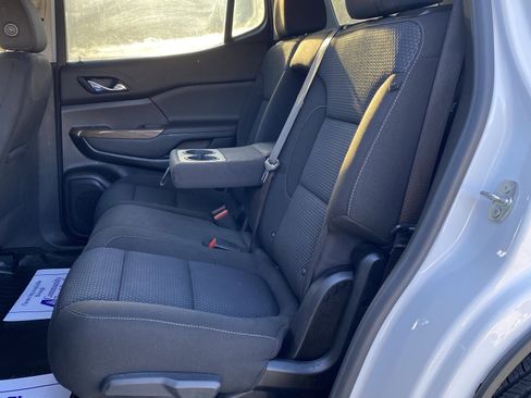 Used 2021 GMC Acadia SLE image 18