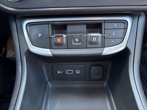 Used 2024 GMC Terrain SLE w/ Driver Convenience Package image 35