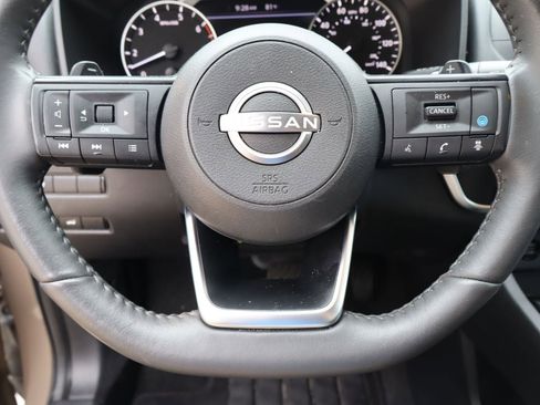 Used 2024 Nissan Rogue SV w/ SV Premium Package FWD image 12