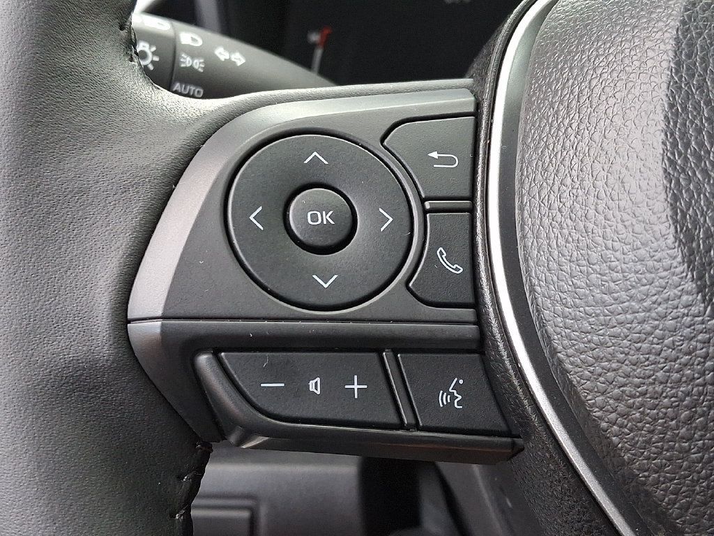 Used 2025 Toyota Corolla SE w/ SE Premium Package FWD image 25
