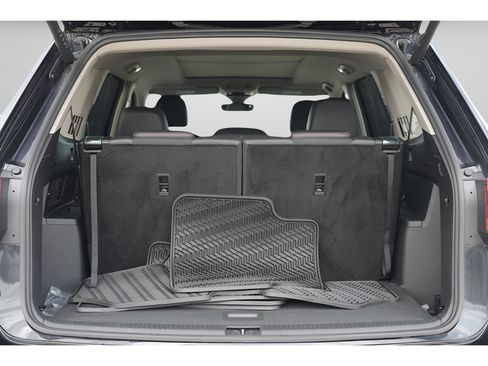 Used 2024 Volkswagen Atlas Peak Edition SE AWD/4WD image 12