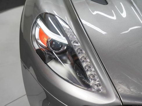 Used 2017 Aston Martin Vanquish Coupe image 13
