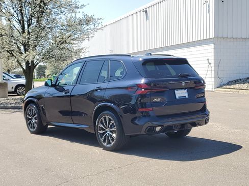 New 2026 BMW X5 xDrive40i w/ M Sport Package AWD/4WD image 2