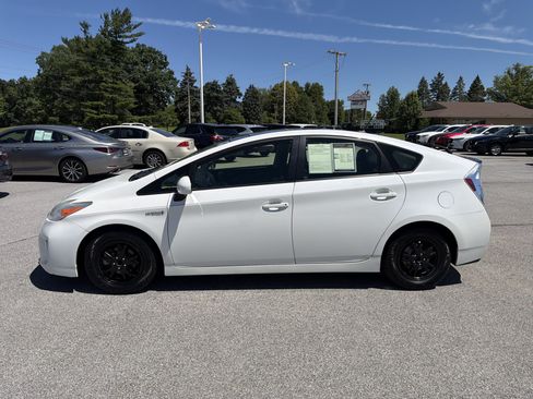 Used 2013 Toyota Prius Four w/ Deluxe Solar Roof Pkg FWD image 6