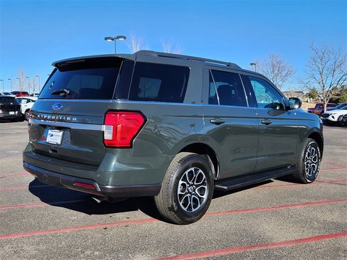 Used 2022 Ford Expedition XLT image 5