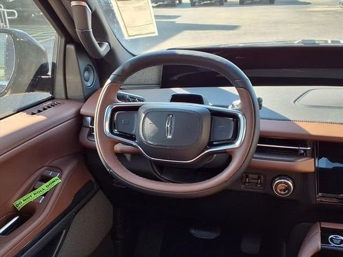 New 2026 Lincoln Navigator Reserve AWD/4WD image 11