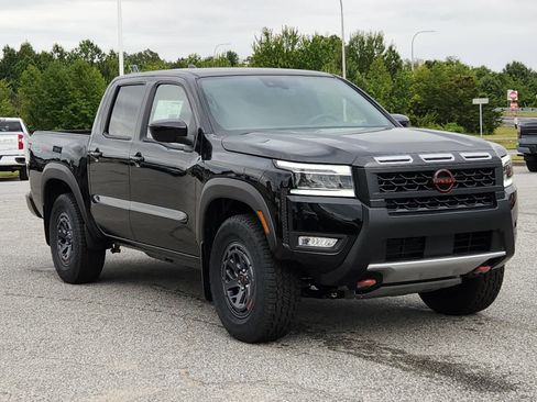 New 2025 Nissan Frontier PRO-4X w/ Interior Protection Package AWD/4WD image 2