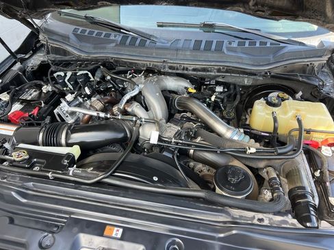 Used 2020 Ford F350 Lariat w/ Chrome Package AWD/4WD image 31