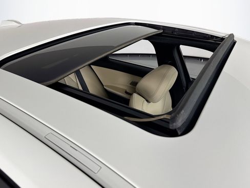 Used 2023 BMW 330e w/ M Sport Package image 21