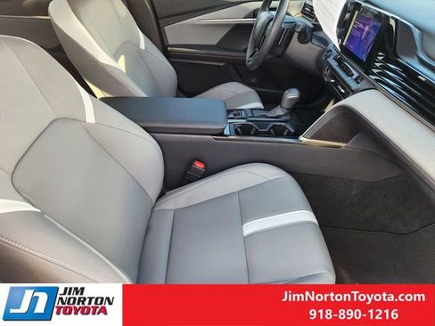 Used 2025 Toyota Camry SE image 16