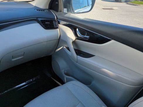 Used 2017 Nissan Rogue Sport SL w/ SL Premium Package image 17