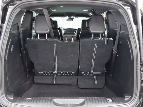 Used 2025 Chrysler Pacifica Select FWD image 4