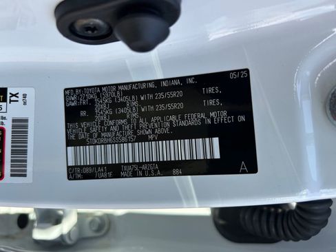 Used 2025 Toyota Highlander Platinum AWD/4WD image 37