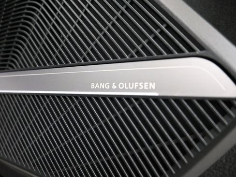 Used 2021 Audi Q5 e Prestige w/ Prestige Package image 31