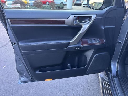 Used 2017 Lexus GX 460 Luxury image 17