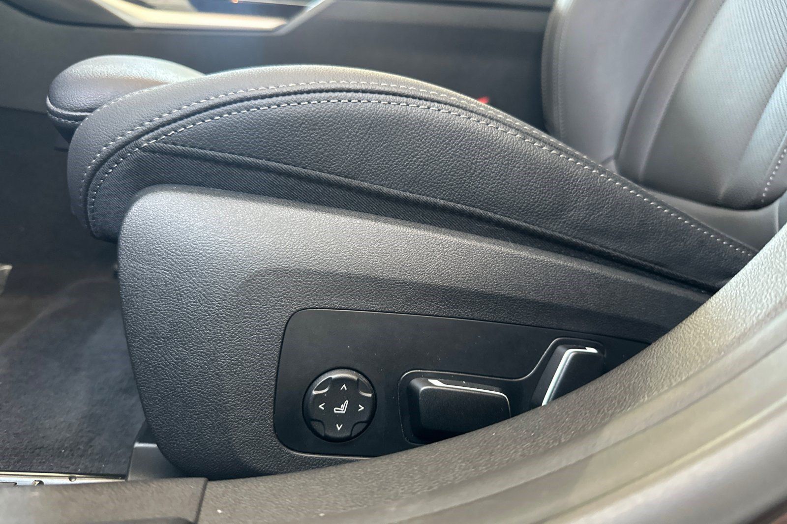 Certified 2024 BMW i4 eDrive35 w/ Convenience Package RWD image 14