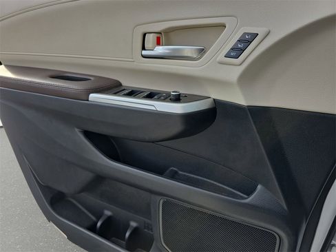 Used 2024 Toyota Sienna Platinum image 31