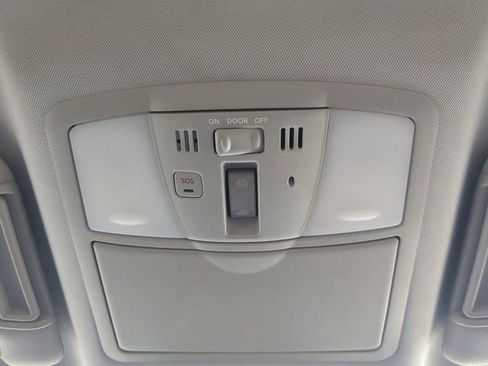 Used 2018 Nissan Armada Platinum image 26