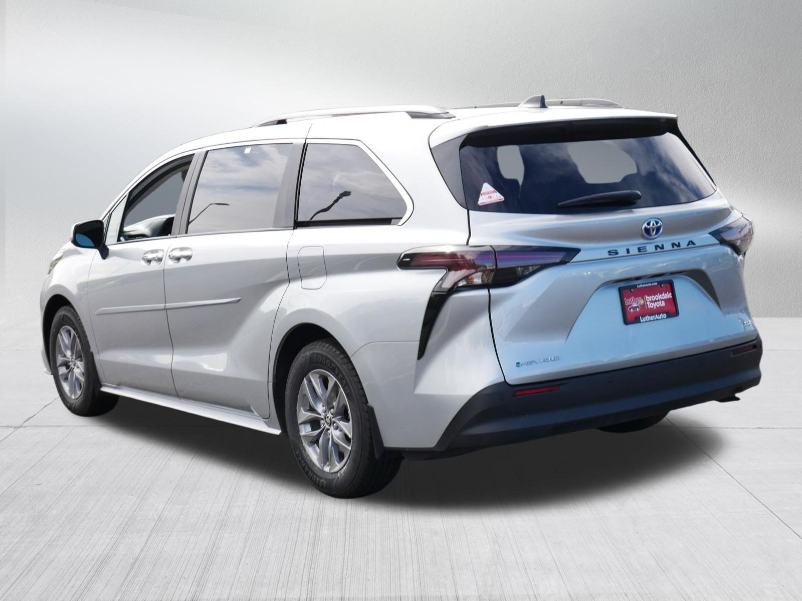 Certified 2025 Toyota Sienna XLE w/ XLE Plus Package AWD/4WD image 5