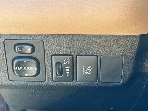 Used 2018 Toyota RAV4 XLE image 10