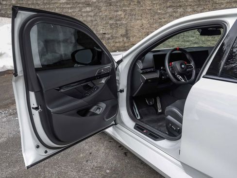 Used 2025 BMW M5 w/ Carbon Package image 26