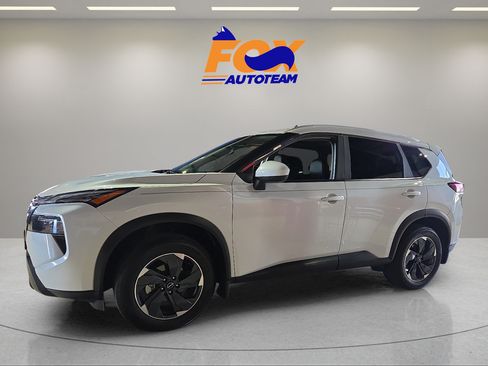 Used 2025 Nissan Rogue SV w/ SV Premium Package AWD/4WD image 2