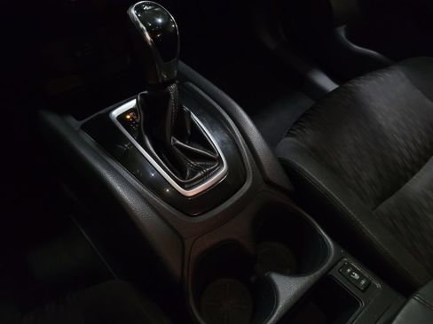 Used 2018 Nissan Rogue SV image 26