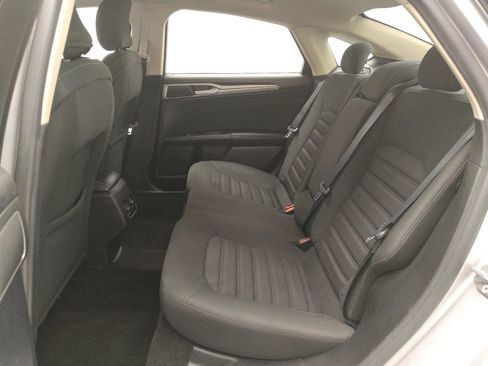 Used 2019 Ford Fusion SE image 18