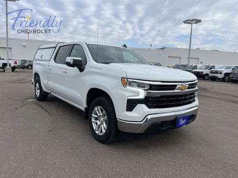 Used 2022 Chevrolet Silverado 1500 LT w/ Safety Package AWD/4WD image 4