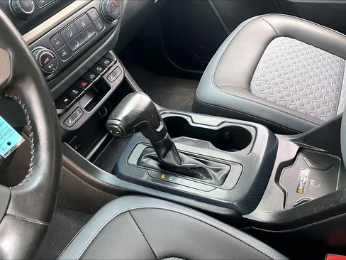 Used 2020 Chevrolet Colorado Z71 RWD image 16