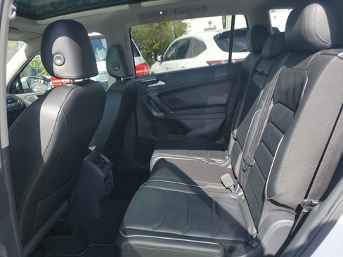 Used 2018 Volkswagen Tiguan SEL Premium image 9