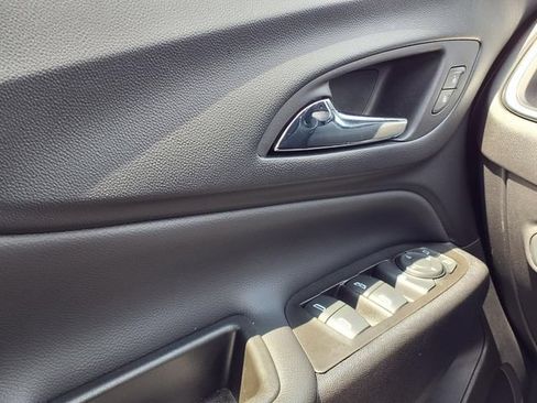 Used 2023 Chevrolet Equinox LT FWD image 19