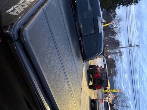 Used 2017 Toyota Tacoma TRD Off-Road w/ Tow Package (A/T) image 17