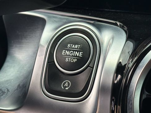 Used 2021 Mercedes-Benz GLB 250 4MATIC w/ Premium Package image 18