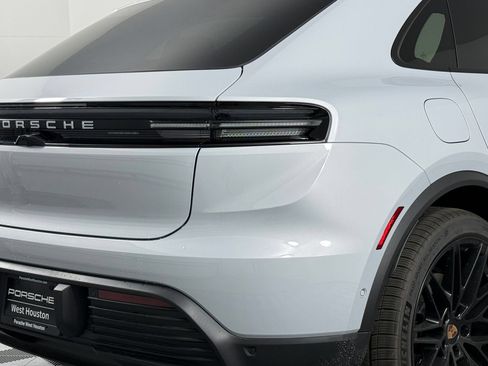 Certified 2026 Porsche Macan Electric RWD image 13