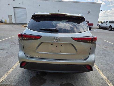 Used 2023 Toyota Highlander XLE image 8