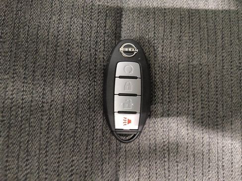 Used 2022 Nissan Rogue SV image 32