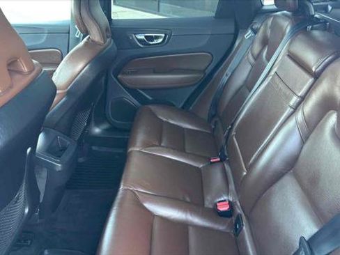 Used 2019 Volvo XC60 T5 Momentum w/ Multimedia Package image 23