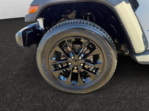 Used 2023 Jeep Wrangler Sahara w/ Cold Weather Group image 17