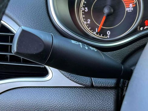 Used 2019 Jeep Cherokee Limited image 24