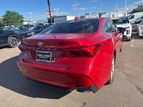 Used 2021 Toyota Avalon XLE w/ Moonroof Package FWD image 11