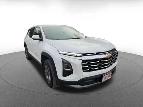 Used 2025 Chevrolet Equinox LT image 3