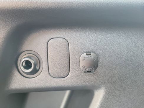 Used 2018 Subaru Forester 2.5i Premium w/ All-Weather Package image 31