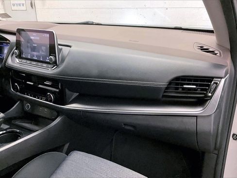 Used 2021 Nissan Rogue SV image 13