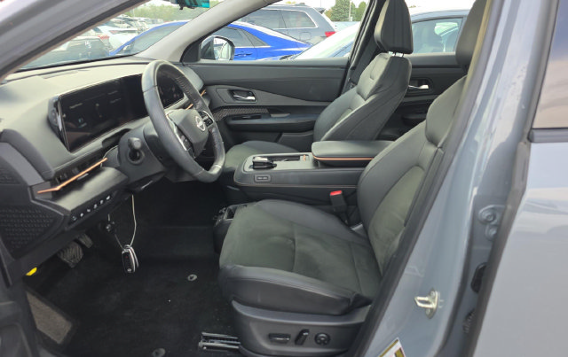 Used 2024 Nissan Ariya AWD image 6
