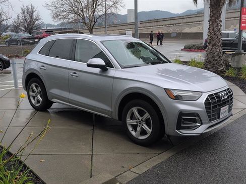 Used 2023 Audi Q5 2.0T Premium w/ Convenience Package image 4