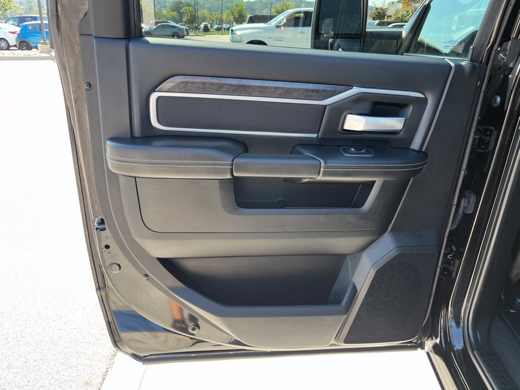 Used 2024 RAM 3500 Big Horn w/ Night Edition AWD/4WD image 17